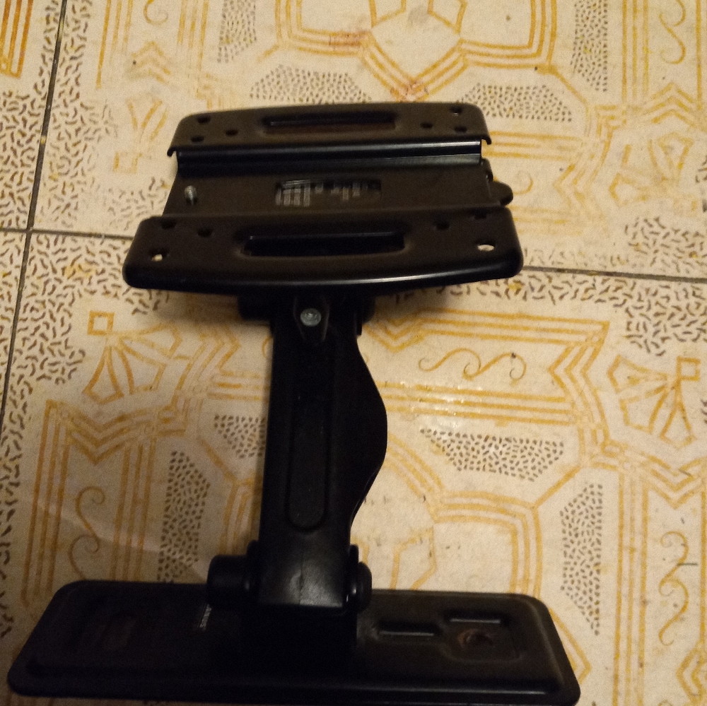 Wall mount for tv